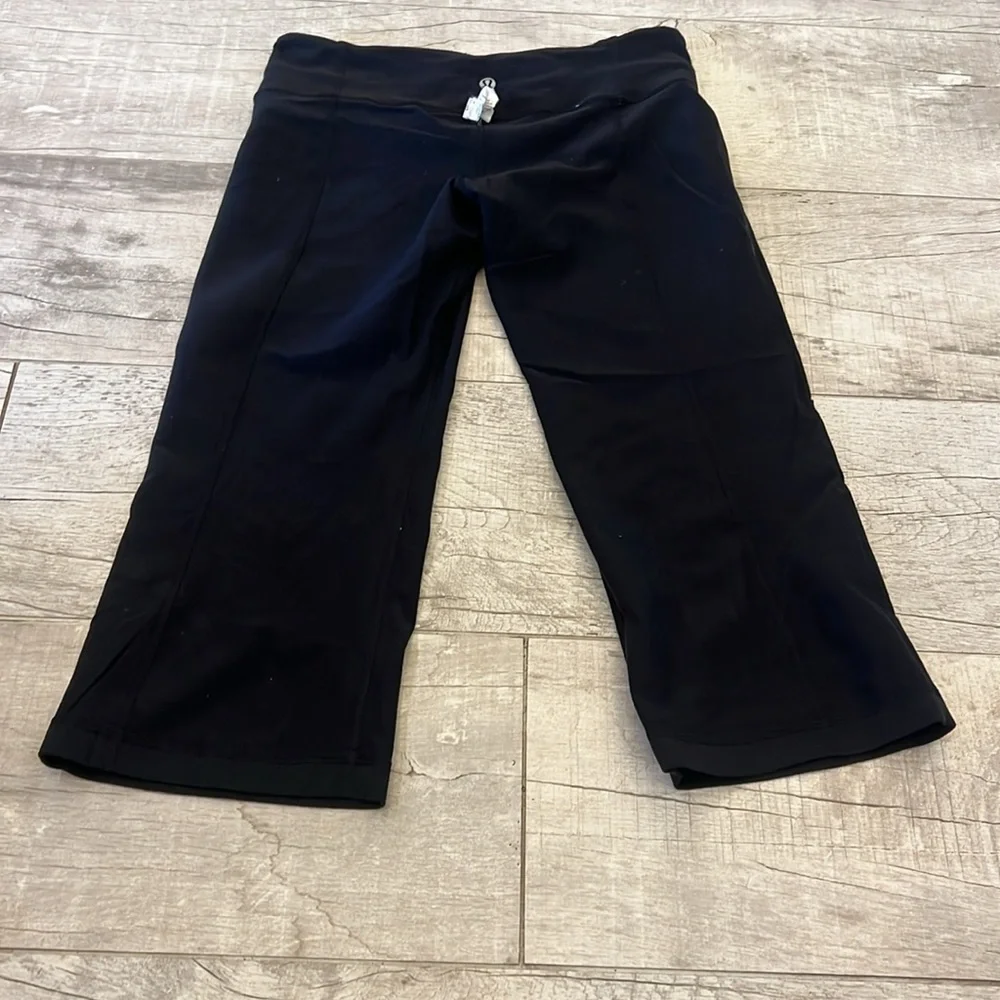 Lululemon Athletica Groove Crop Size 6 Reversible Leggings Black Grey‎ White
